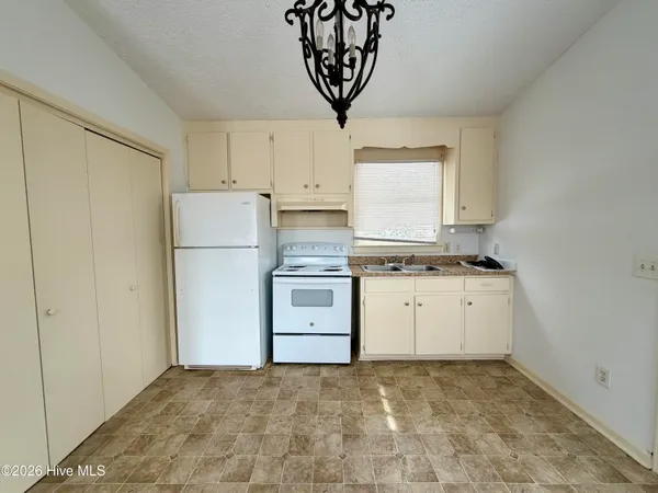 $1,300 | 312 Clay Street, Wilmington, NC 28405