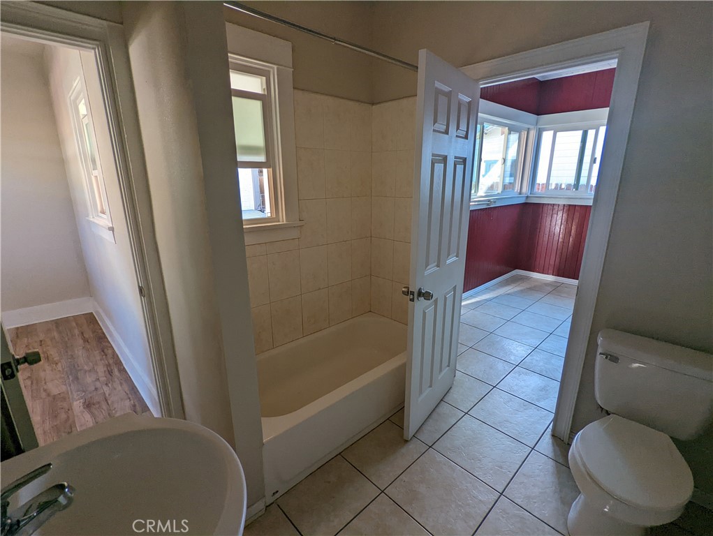 2886 Cridge Street Riverside, CA 92507 - Photo 7 of 21 a bathroom with a bathtub and toilet