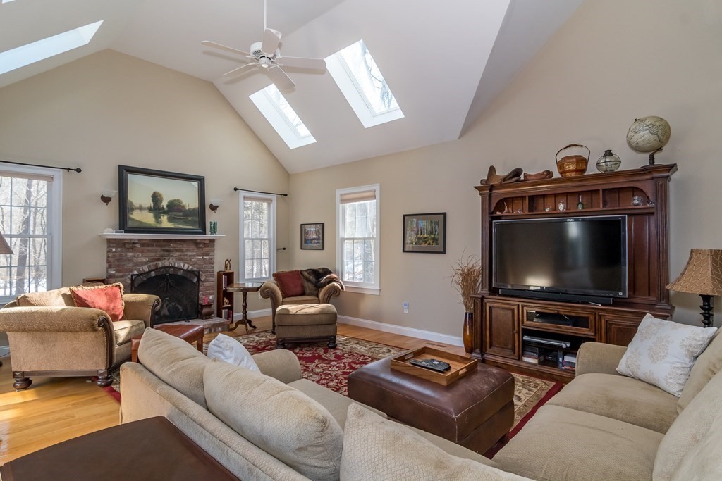 8 Rathbun Road Natick, MA 01760 - Photo 4 of 35