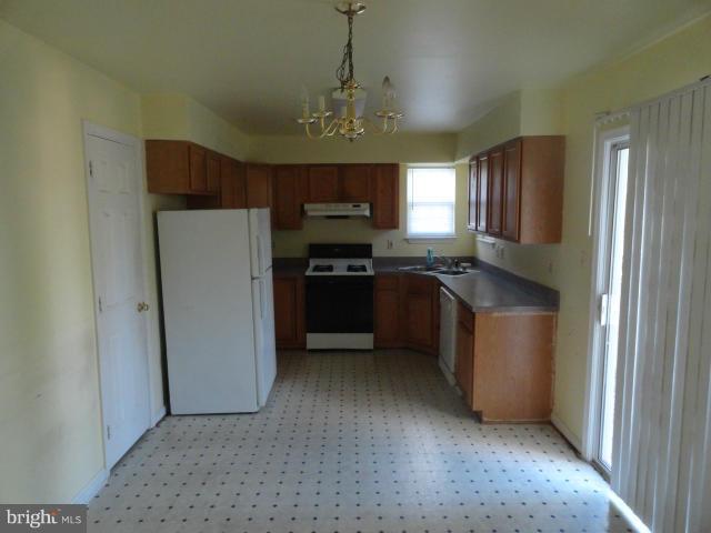 7009 Presley Road Lanham, MD 20706 - Photo 2 of 15 Kitchen