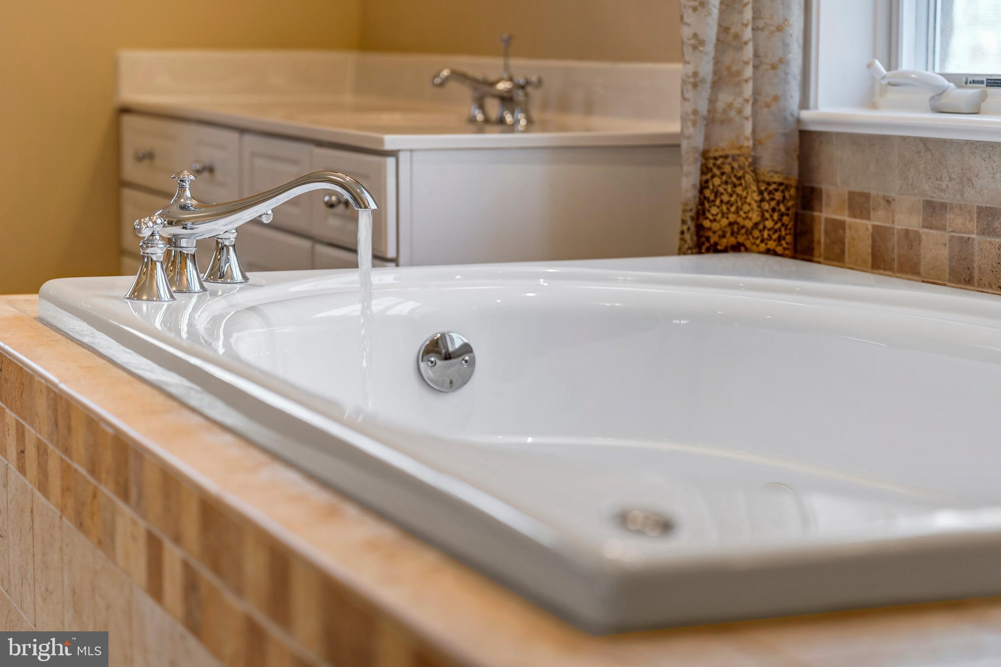 8986 Woodward Road Marshall, VA 20115 - Photo 26 of 45 a bathroom with a tub