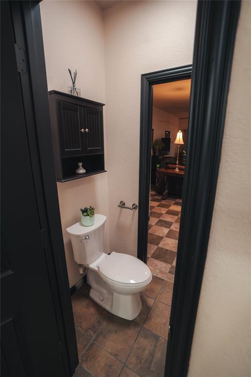 20548 Fm 901 Road Gordonville, TX 76245 - Photo 22 of 39 Dual access Bathroom from Hall