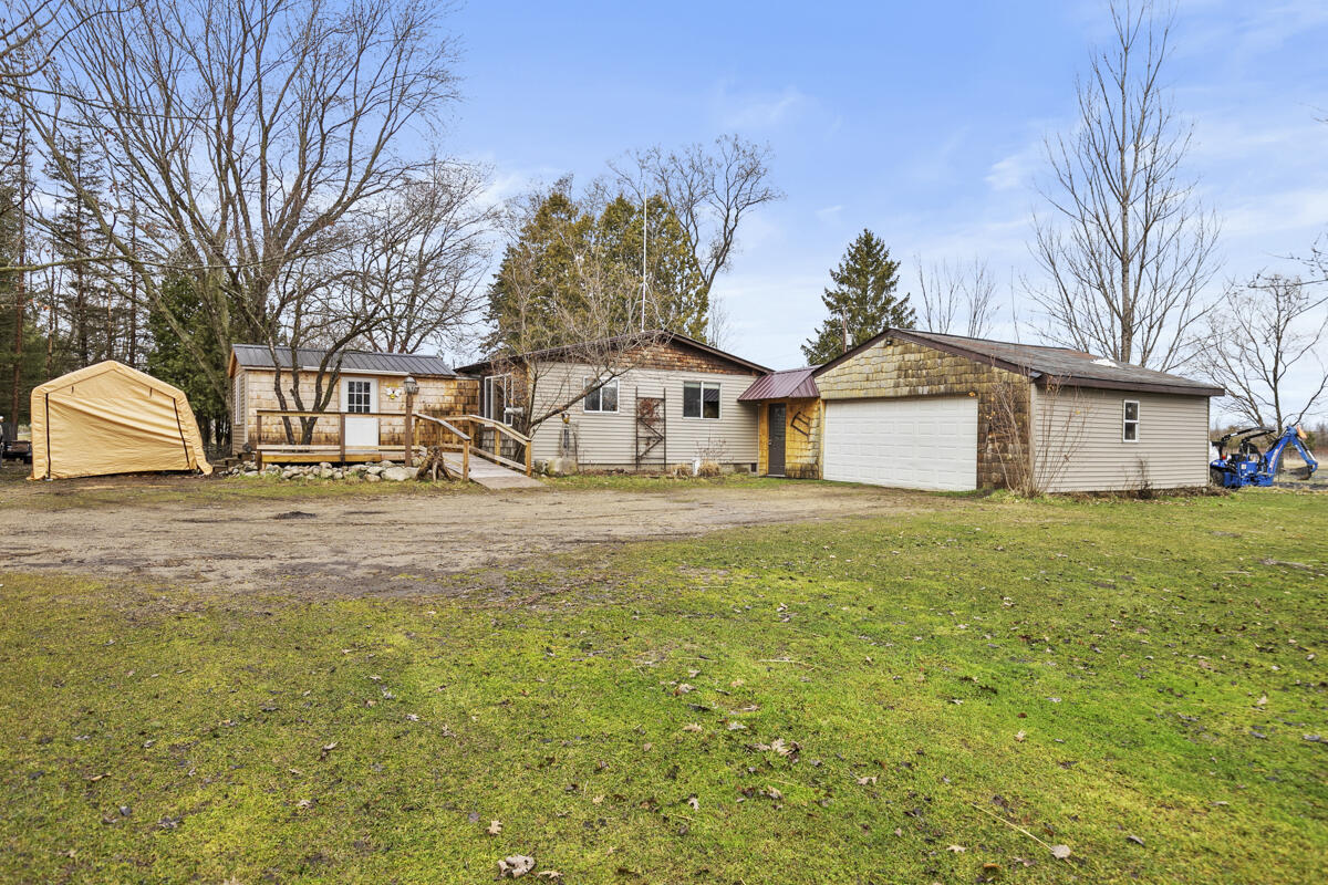 11522 Jefferson Road Lakeview, MI 48850 - Photo 1 of 20 IMG_1000
