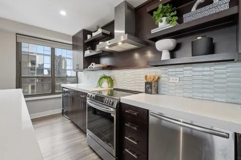 $425,000 | 2930 North Sheridan Road, Unit 2006, Chicago, IL 60657