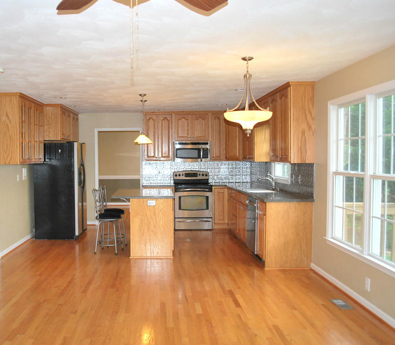 142 Piper Glenn Blue Ridge, VA 24064 - Photo 4 of 46 a kitchen with granite countertop a refrigerator oven a stove top oven a sink and dishwasher