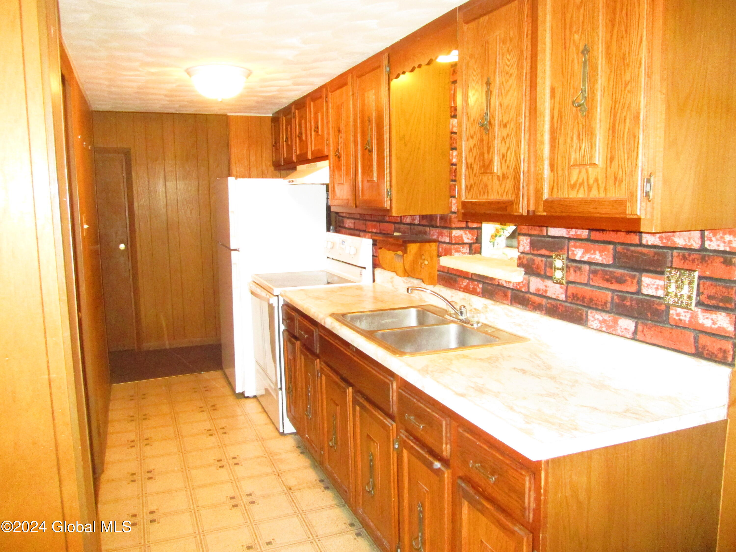 511 Chiswell Road Schenectady, NY 12304 - Photo 9 of 19 078