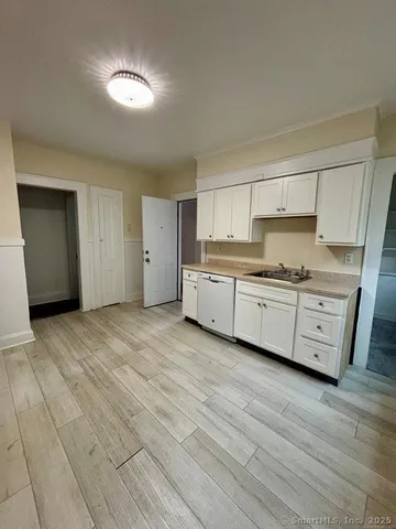 $2,200 | 138 Mill Hill Avenue, Unit 2, Bridgeport, CT 06610