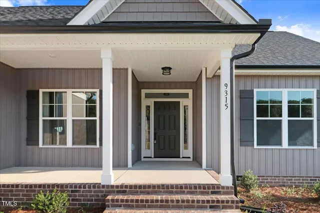 a view of entrance front of the house