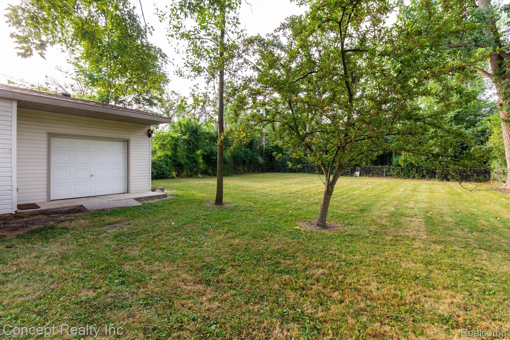 8589 Lake Road Grosse Ile, MI 48138 - Photo 26 of 31 Gallery Image 26