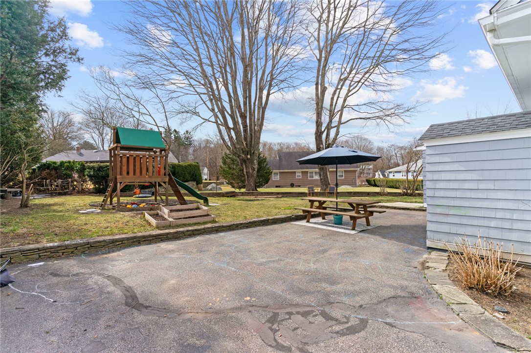8 Penston Avenue Westerly, RI 02891 - Photo 11 of 34