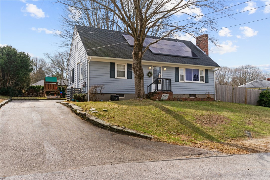 8 Penston Avenue Westerly, RI 02891 - Photo 4 of 34