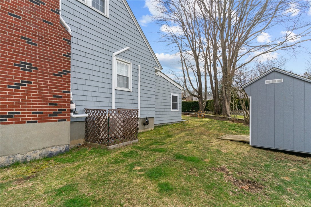8 Penston Avenue Westerly, RI 02891 - Photo 9 of 34