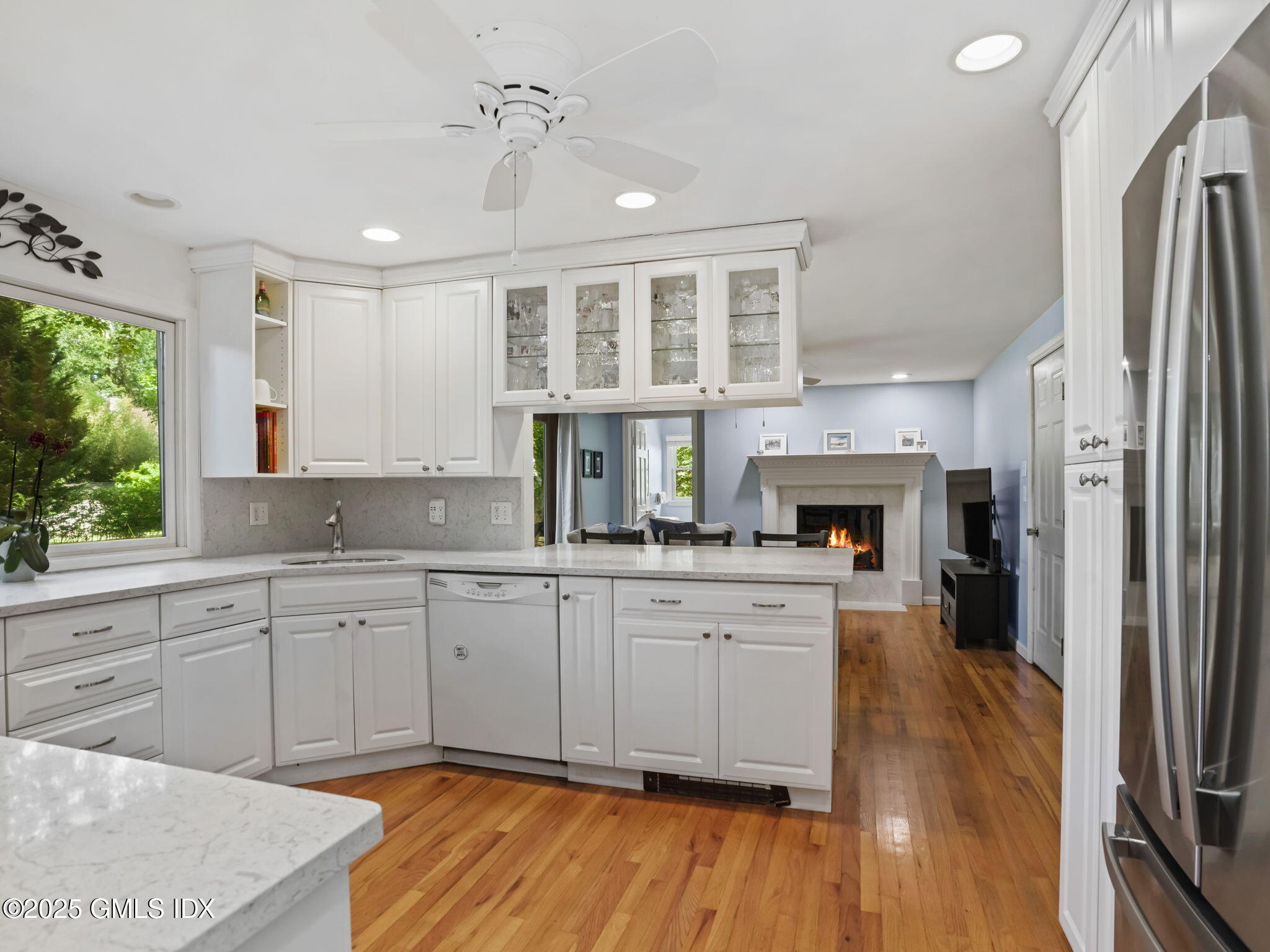 155 Riverside Avenue Riverside, CT 06878 - Photo 8 of 30 10-web-or-mls-155-riverside-ave