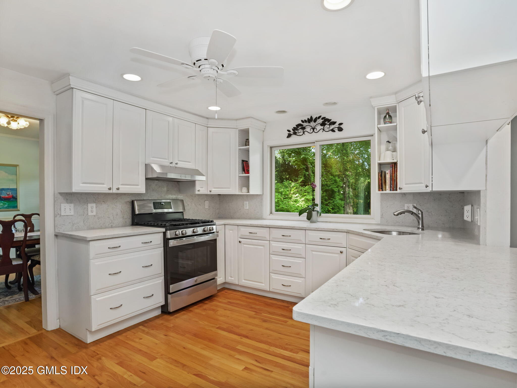 155 Riverside Avenue Riverside, CT 06878 - Photo 9 of 30 11-web-or-mls-155-riverside-ave