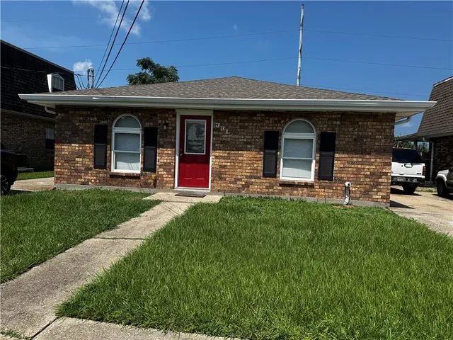 $249,000 | 3312 Pakenham Drive, Chalmette, LA 70043