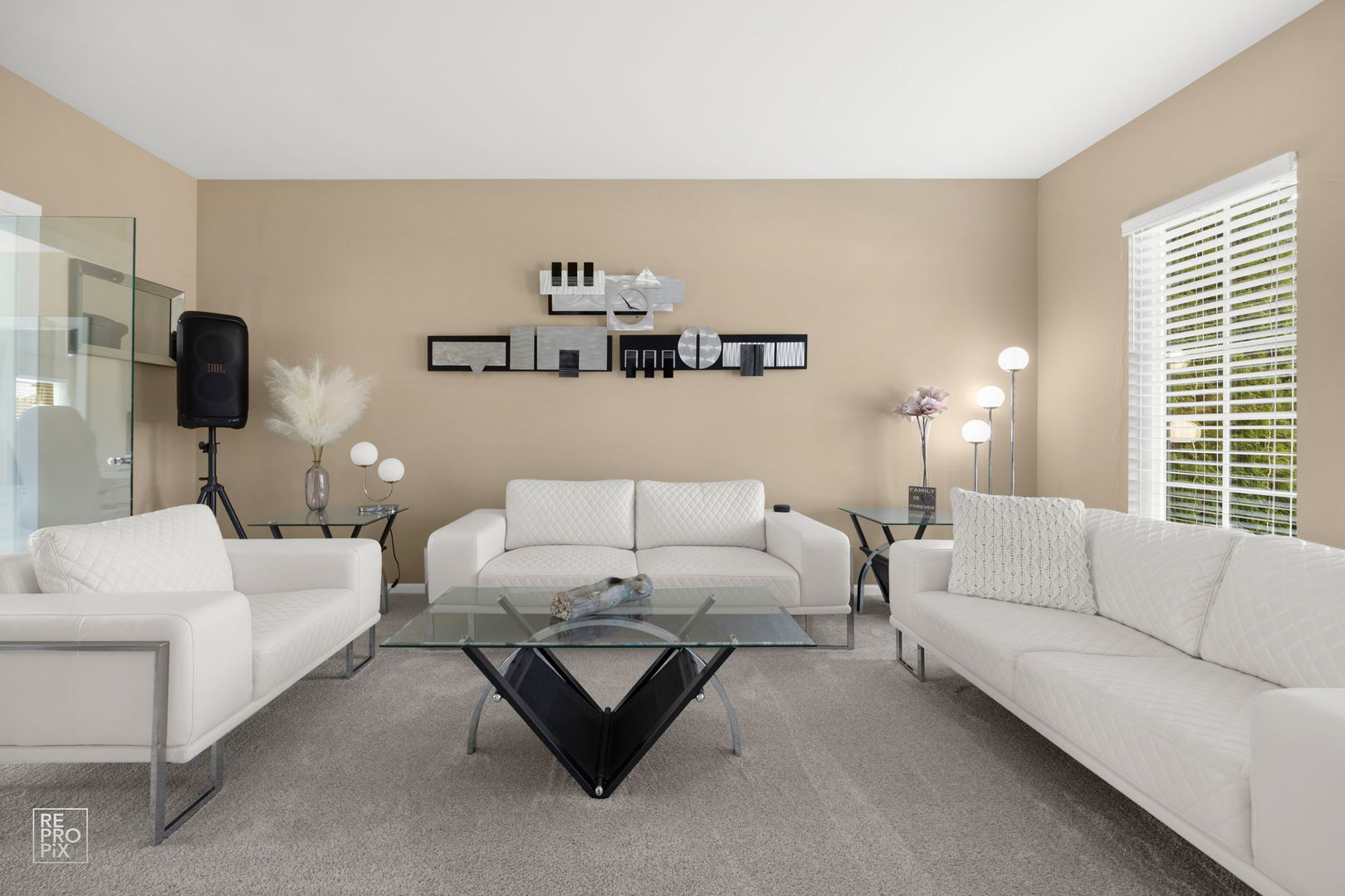 134 Timber Court Gilberts, IL 60136 - Photo 16 of 35 a living room with furniture and a couch