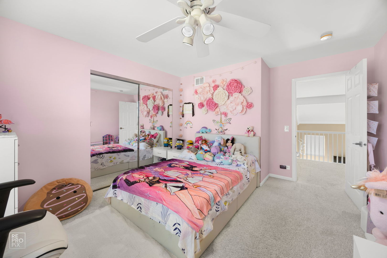 134 Timber Court Gilberts, IL 60136 - Photo 21 of 35 a bedroom with a bed and a chandelier