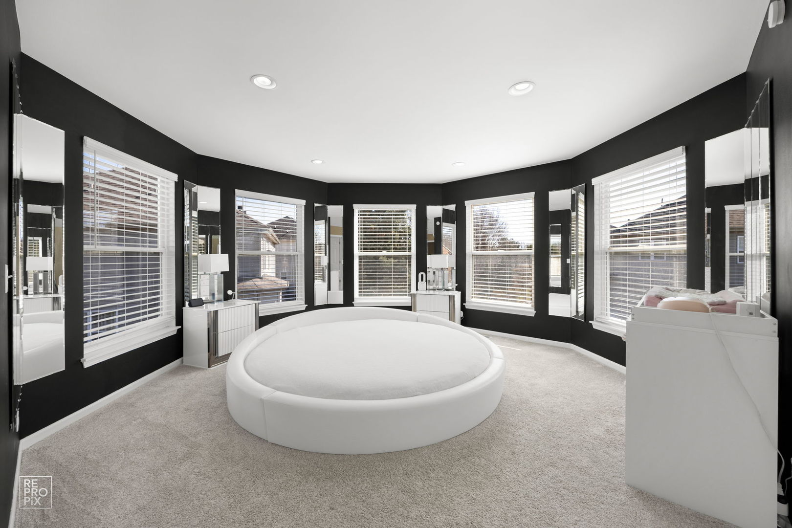 134 Timber Court Gilberts, IL 60136 - Photo 25 of 35 a living room with furniture and large windows