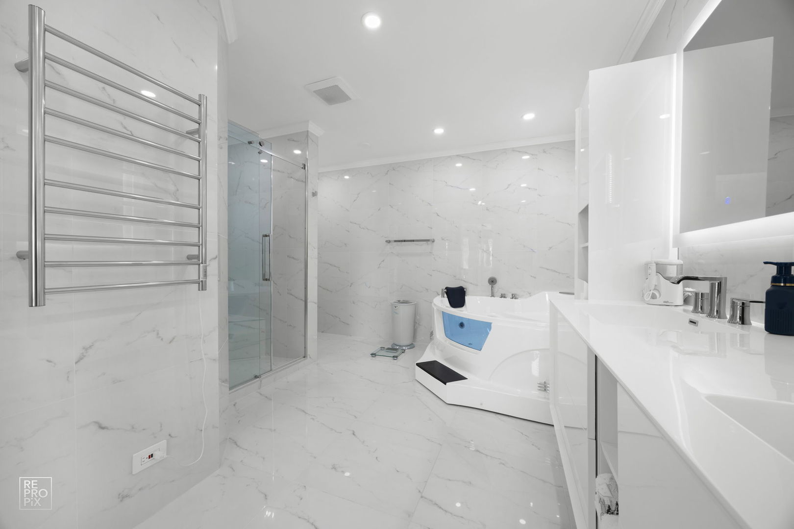 134 Timber Court Gilberts, IL 60136 - Photo 26 of 35 a bathroom with a sink double vanity and shower