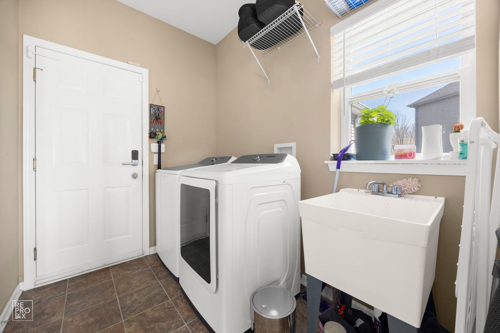 134 Timber Court Gilberts, IL 60136 - Photo 28 of 35 a utility room with dryer and washer