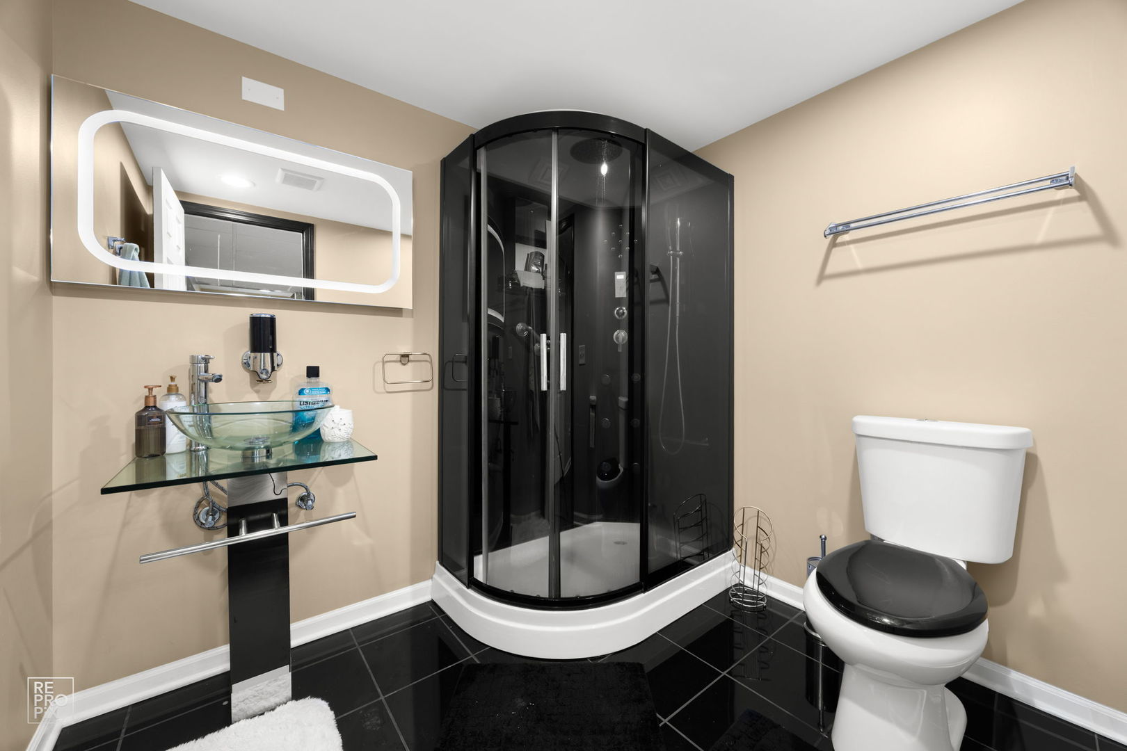 134 Timber Court Gilberts, IL 60136 - Photo 31 of 35 a bathroom with a toilet a sink and mirror