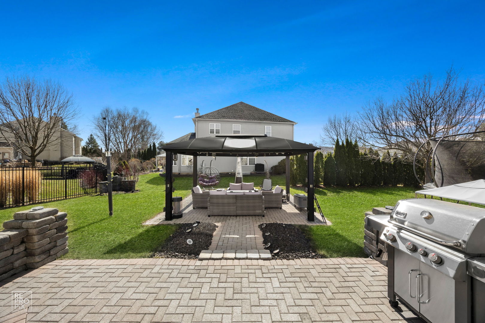 134 Timber Court Gilberts, IL 60136 - Photo 33 of 35 a front view of a house with garden