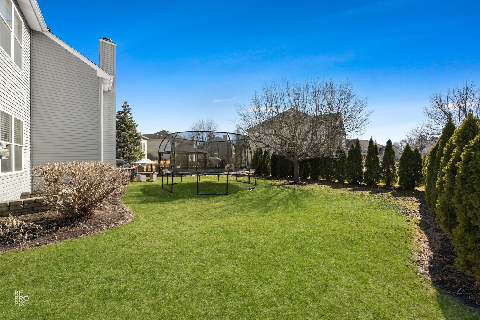 134 Timber Court Gilberts, IL 60136 - Photo 35 of 35 a view of a backyard with sitting area and garden