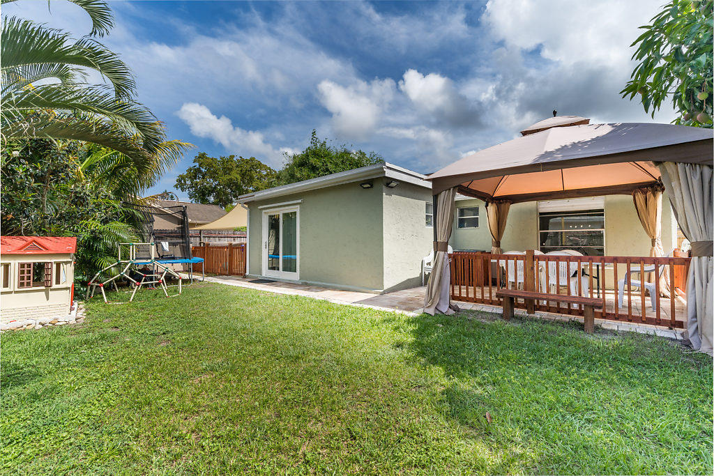 129 Banyan Circle Jupiter, FL 33458 - Photo 25 of 31 025-129BanyanCircle-Jupiter-FL-small