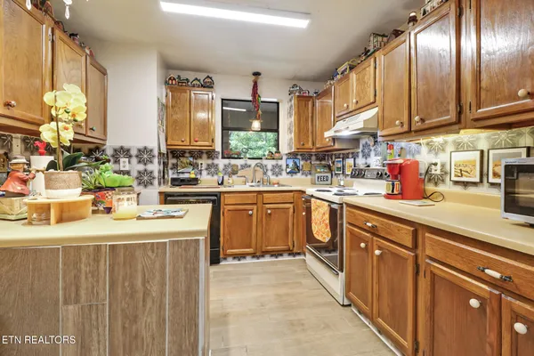 $189,900 | 33 Big Horn Loop, Unit 2, Crossville, TN 38572