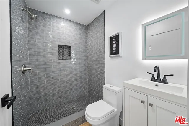 $1,800 | 5813 Saloma Avenue, Sherman Oaks, CA 91411