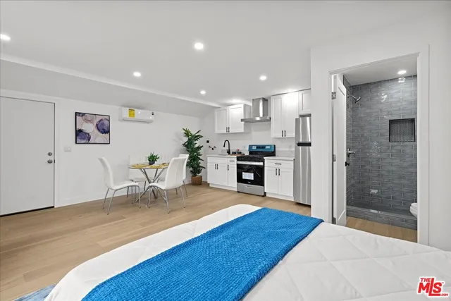 $1,800 | 5813 Saloma Avenue, Sherman Oaks, CA 91411