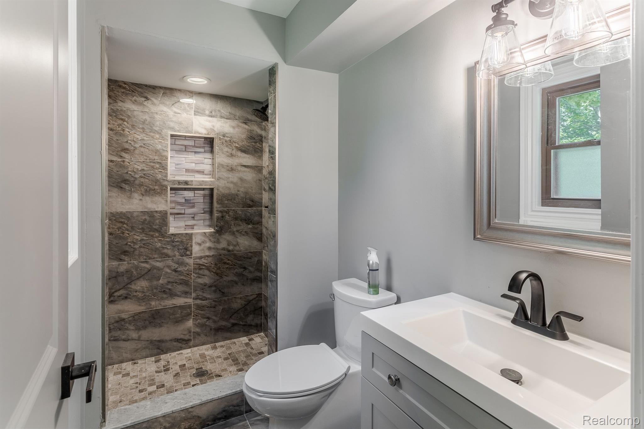8363 32 Mile Road Romeo, MI 48065 - Photo 16 of 19 Master Bath