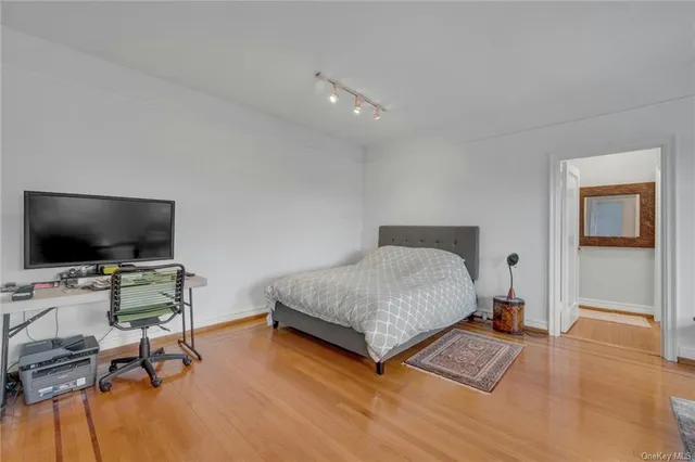 $2,295 | 14 Chatsworth Avenue, Unit 5G, Larchmont, NY 10538