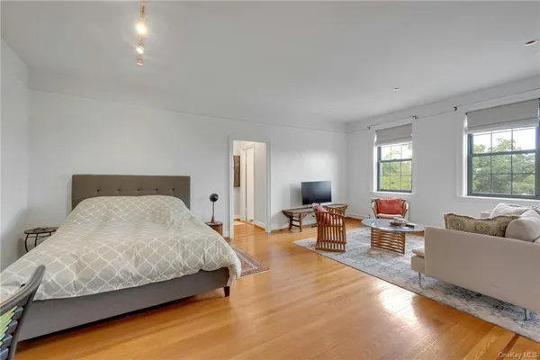 $2,295 | 14 Chatsworth Avenue, Unit 5G, Larchmont, NY 10538