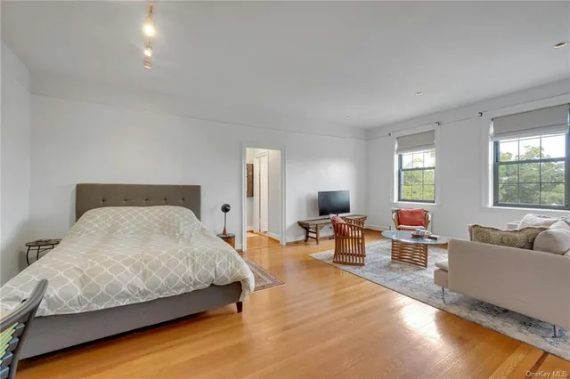$2,295 | 14 Chatsworth Avenue, Unit 5G, Larchmont, NY 10538
