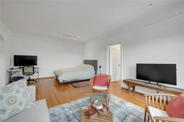 $2,295 | 14 Chatsworth Avenue, Unit 5G, Larchmont, NY 10538