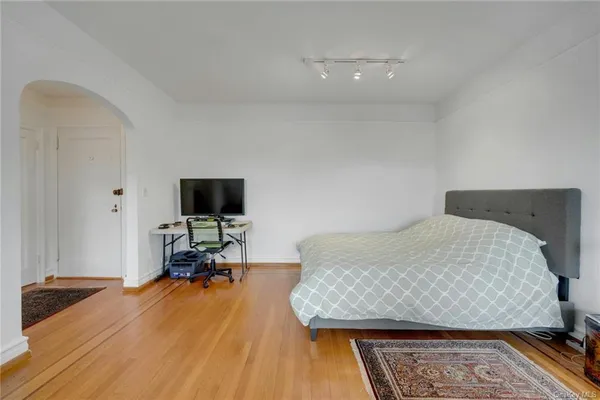 $2,295 | 14 Chatsworth Avenue, Unit 5G, Larchmont, NY 10538