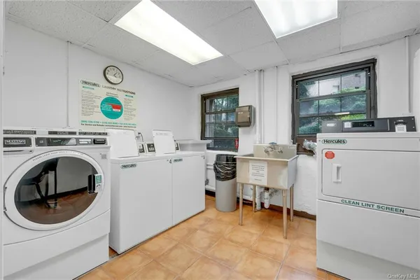 $2,295 | 14 Chatsworth Avenue, Unit 5G, Larchmont, NY 10538