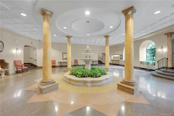 $2,295 | 14 Chatsworth Avenue, Unit 5G, Larchmont, NY 10538