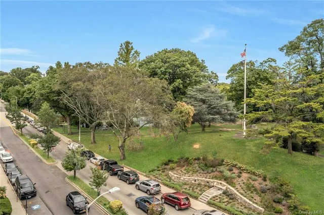 $2,295 | 14 Chatsworth Avenue, Unit 5G, Larchmont, NY 10538