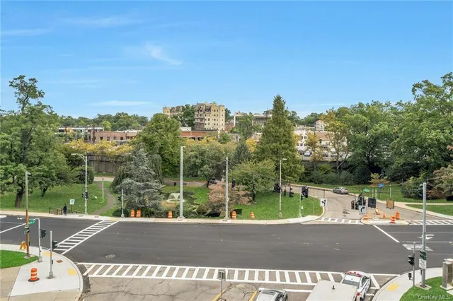 $2,295 | 14 Chatsworth Avenue, Unit 5G, Larchmont, NY 10538