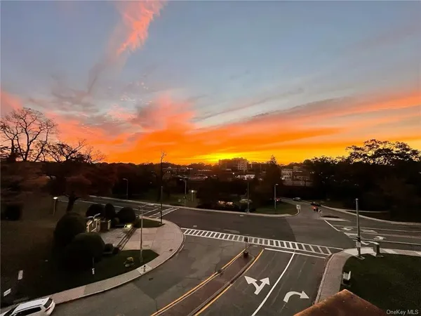 $2,295 | 14 Chatsworth Avenue, Unit 5G, Larchmont, NY 10538