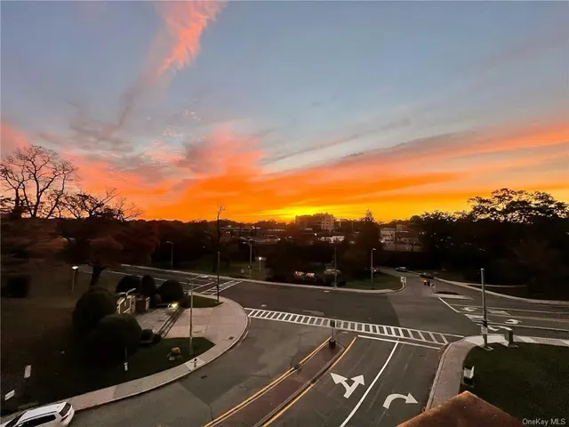 $2,295 | 14 Chatsworth Avenue, Unit 5G, Larchmont, NY 10538