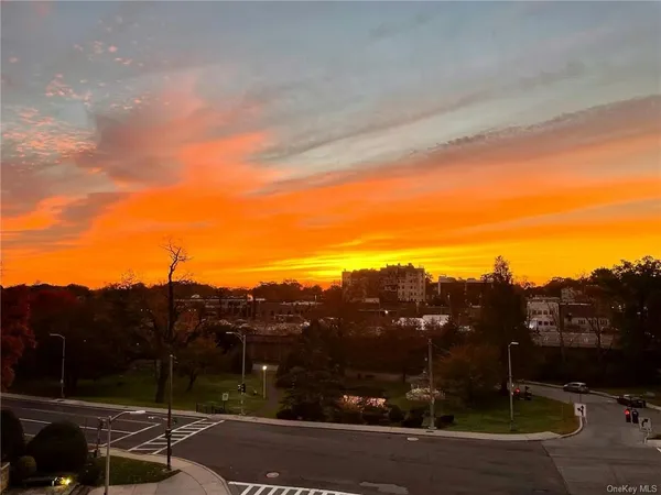 $2,295 | 14 Chatsworth Avenue, Unit 5G, Larchmont, NY 10538