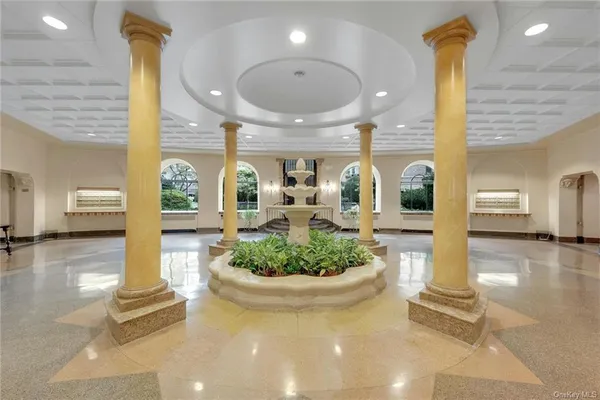 $2,295 | 14 Chatsworth Avenue, Unit 5G, Larchmont, NY 10538