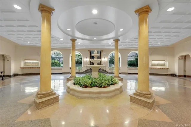 $2,295 | 14 Chatsworth Avenue, Unit 5G, Larchmont, NY 10538