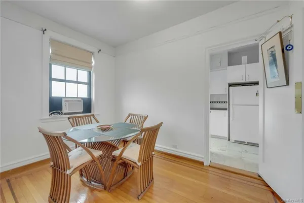 $2,295 | 14 Chatsworth Avenue, Unit 5G, Larchmont, NY 10538