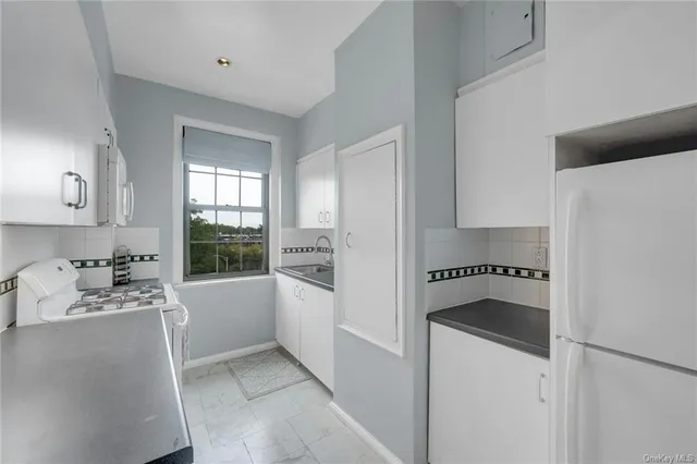 $2,295 | 14 Chatsworth Avenue, Unit 5G, Larchmont, NY 10538