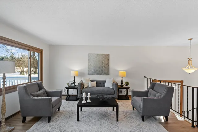 $294,900 | 4670 Ridge Cliff Drive, Eagan, MN 55122