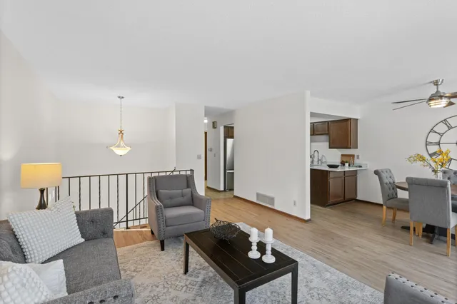 $294,900 | 4670 Ridge Cliff Drive, Eagan, MN 55122